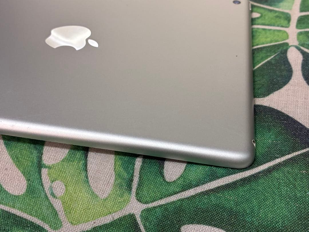 iPad 第6世代 32GB シルバー - メルカリ