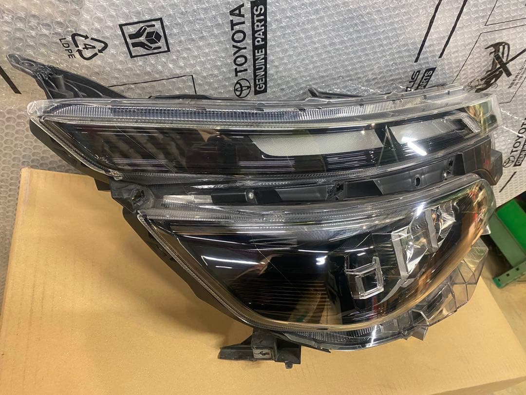 ☆中古品☆80VOXY LEDヘッドランプユニット RH