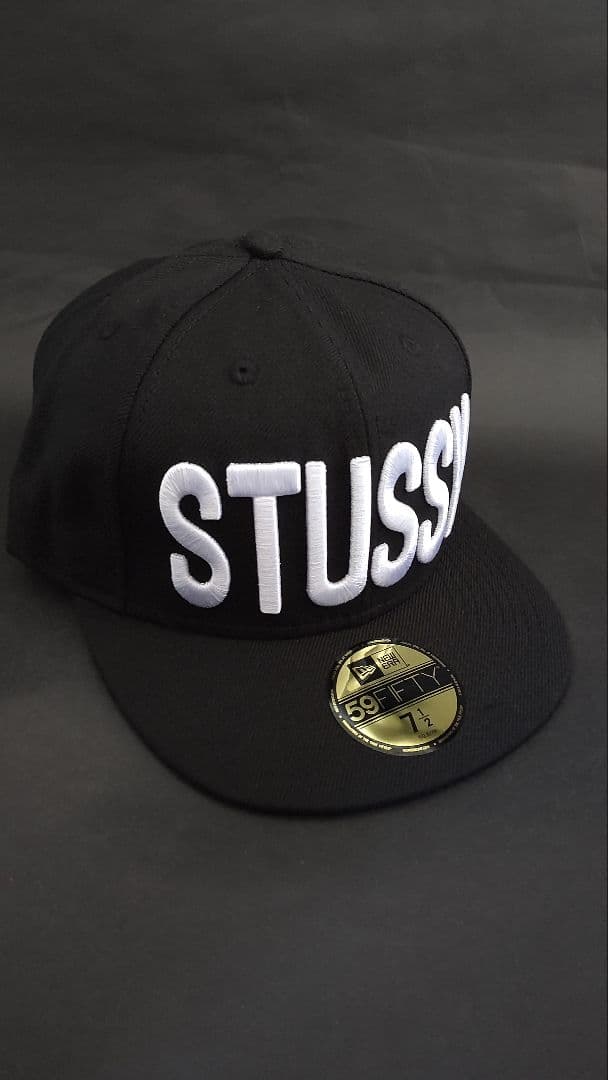 STUSSY NEWERA 59FIFTY キャップ BIGロゴ ブラック1/2 - メルカリ