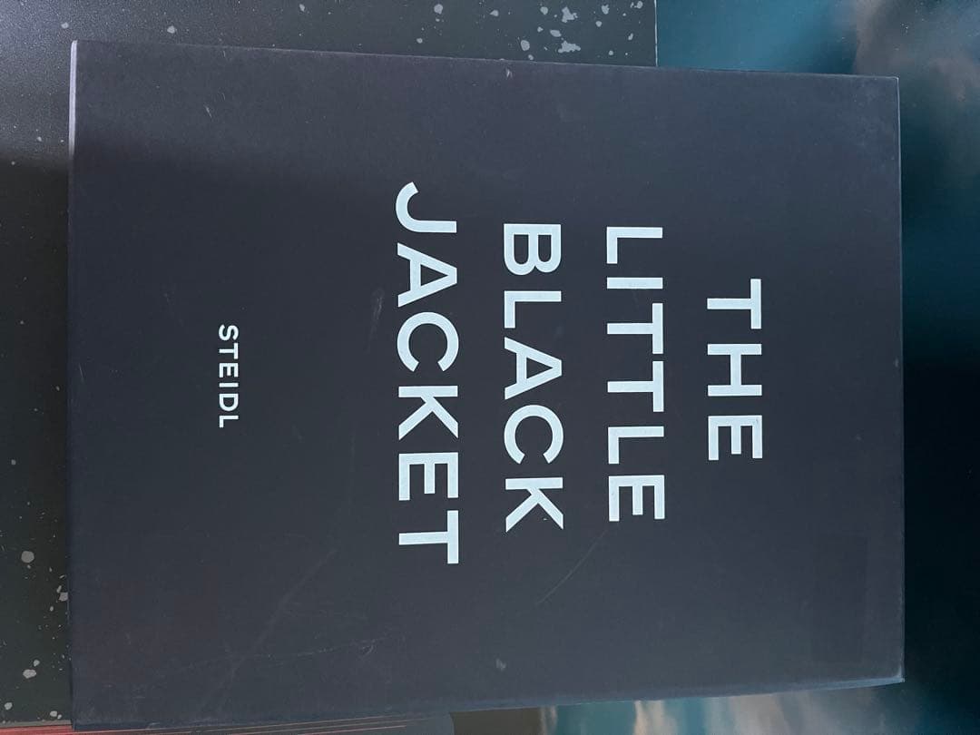 洋書 THE LITTLE BLACK JACKET The Little Black Jacket: Chanel's Classic Revisted by Karl