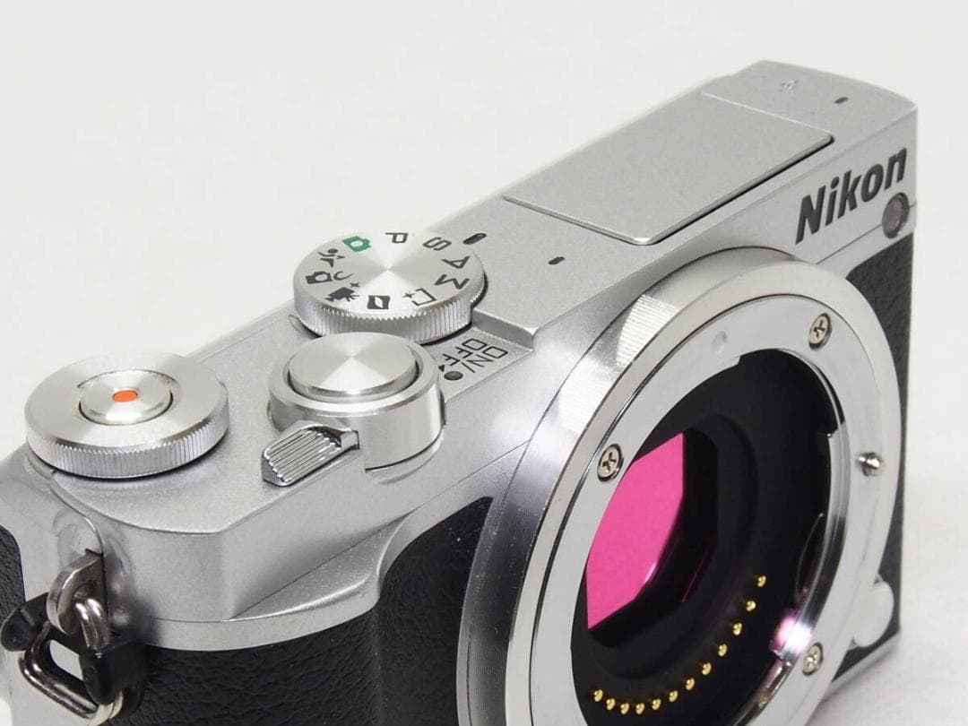 ■美品■ Nikon 1 J5 ボディ シルバー 《 動作光学良好 》