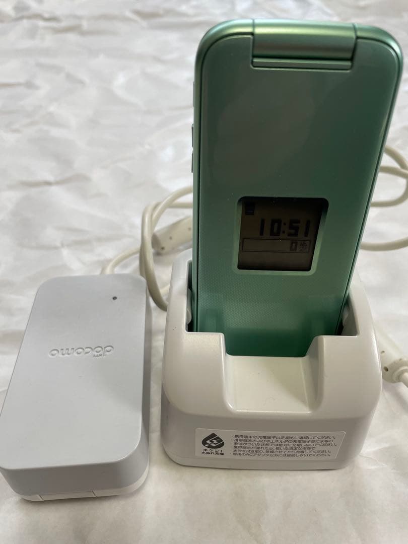 美品 らくらくホン f-02j SIMロック解除済 充電器つき docomo - メルカリ