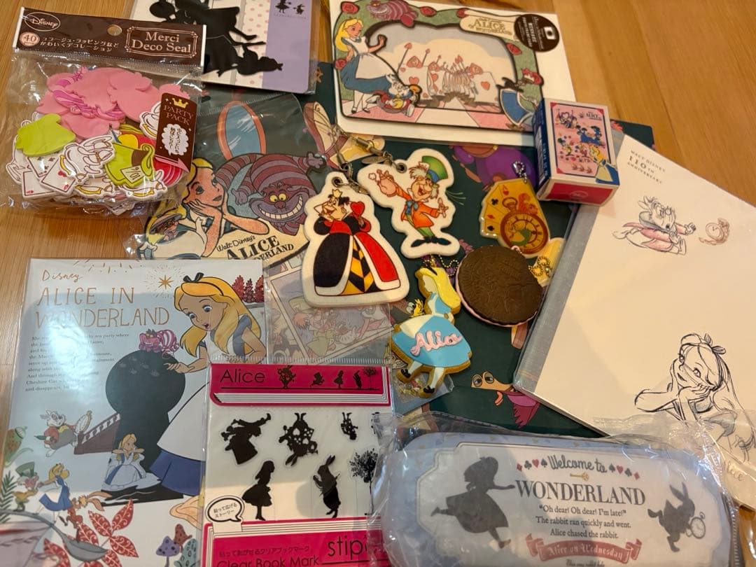 不思議の国のアリス キャラクターグッズセット - メルカリ