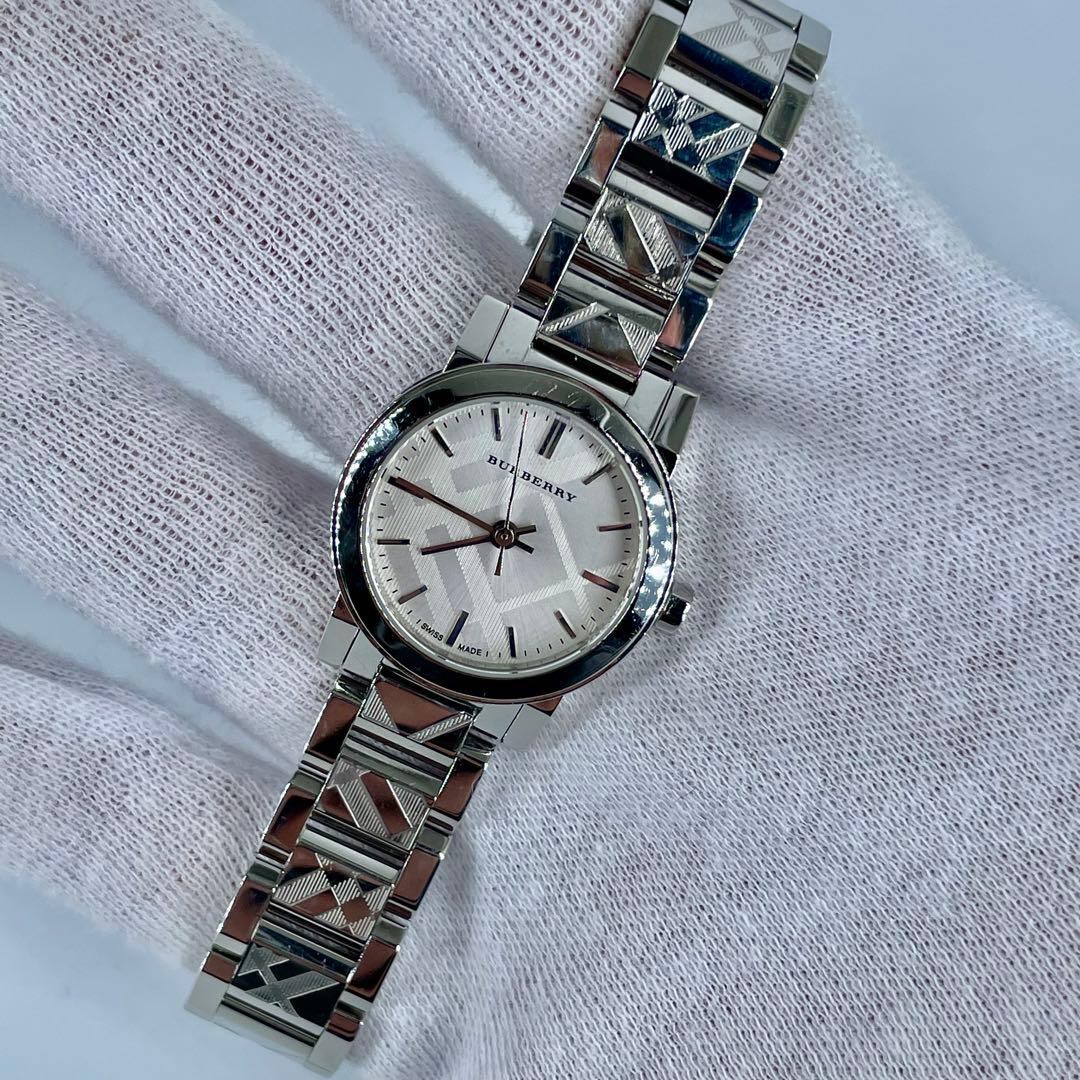 美品 バーバリー 時計レディースBU9233 ホワイトノバチェック箱付き