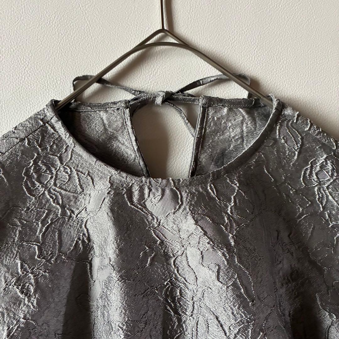 極美品✨OHGA オーガ ジャガードギャザーブラウス グレー - メルカリ