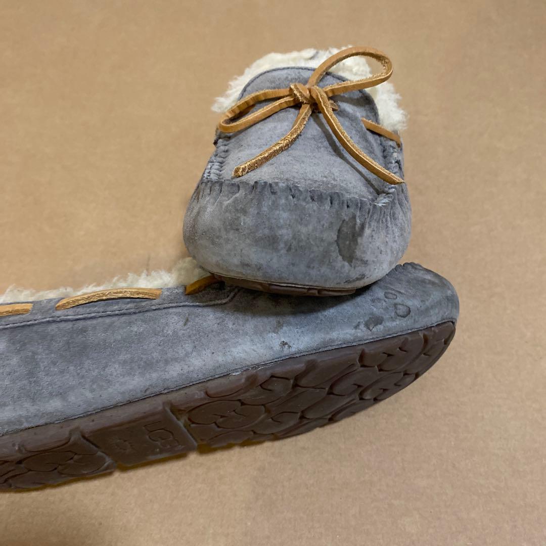 週末セール〜2/23まで】 UGG グレー リボン付きモカシン 24cm - メルカリ