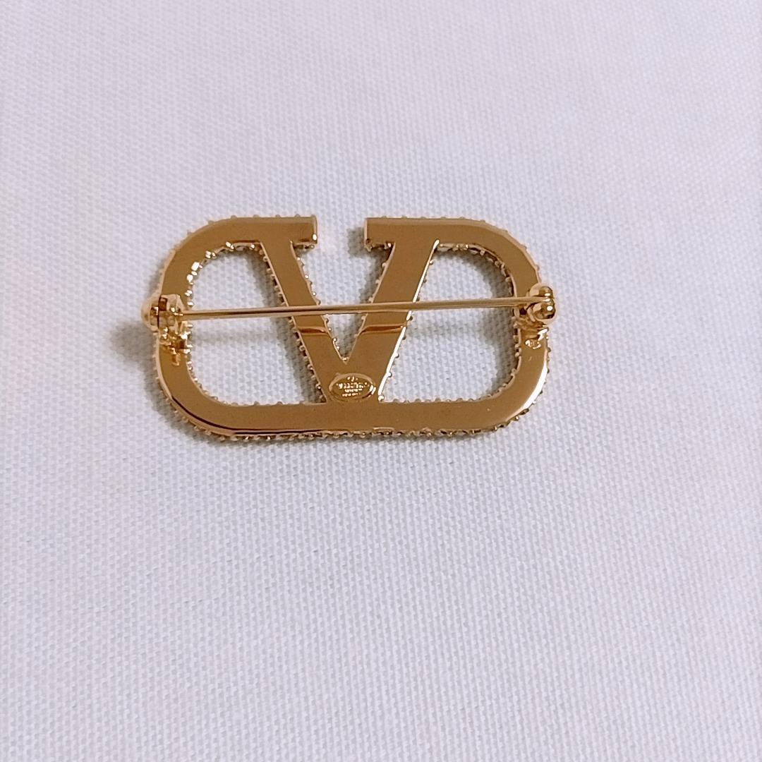 新品未使用】VALENTINO Vロゴ シグネチャー クリスタル ブローチ