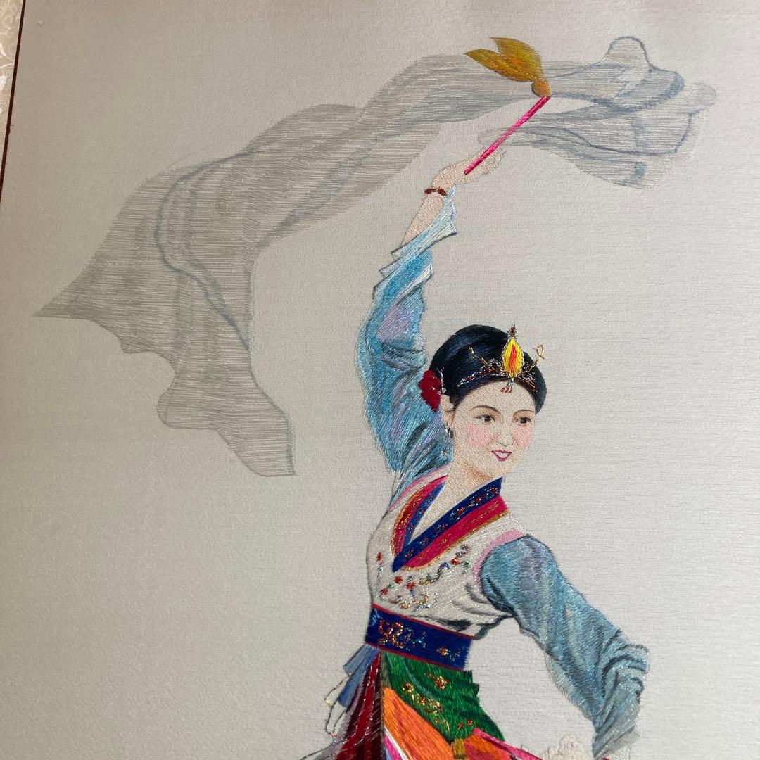 刺繍 女性舞踊画 アンティーク 北朝鮮 韓国 伝統舞踊 細密刺繍画 額装
