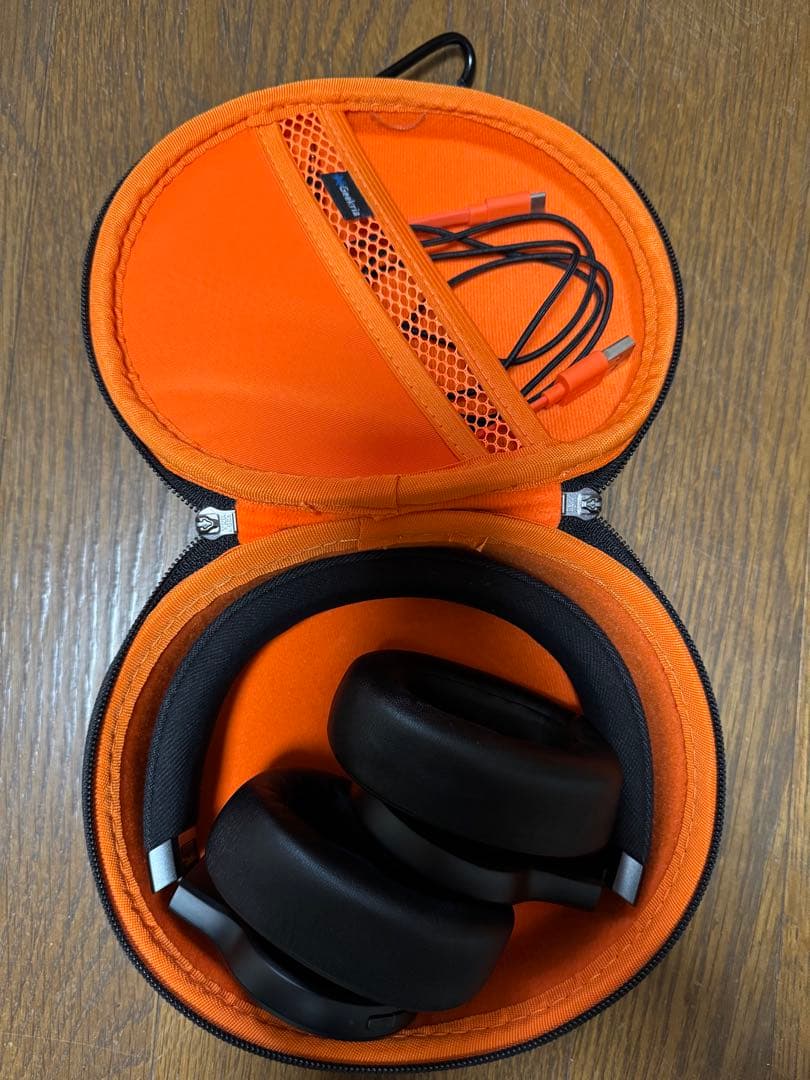 《ttt》JBL LIVE 770NC ヘッドホンgeekriaケース付き