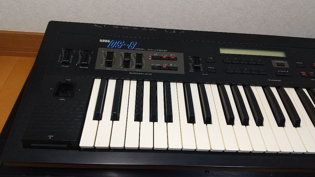 純正ハードケース付き】希少 KORG DS-8 シンセサイザー - メルカリ
