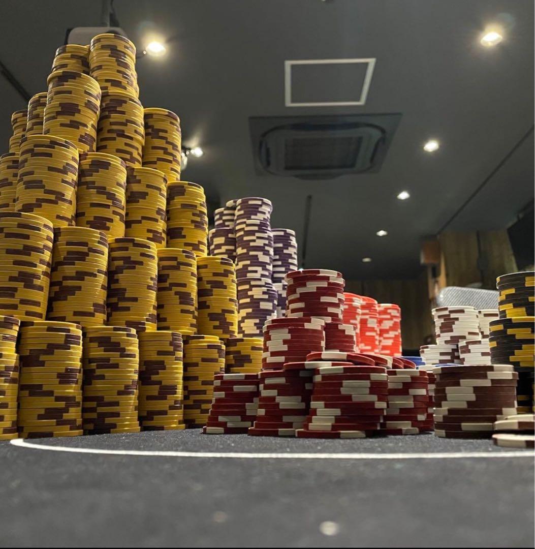 ラスベガスネバダ クレイポーカーチップ 新品 25枚セット - メルカリ