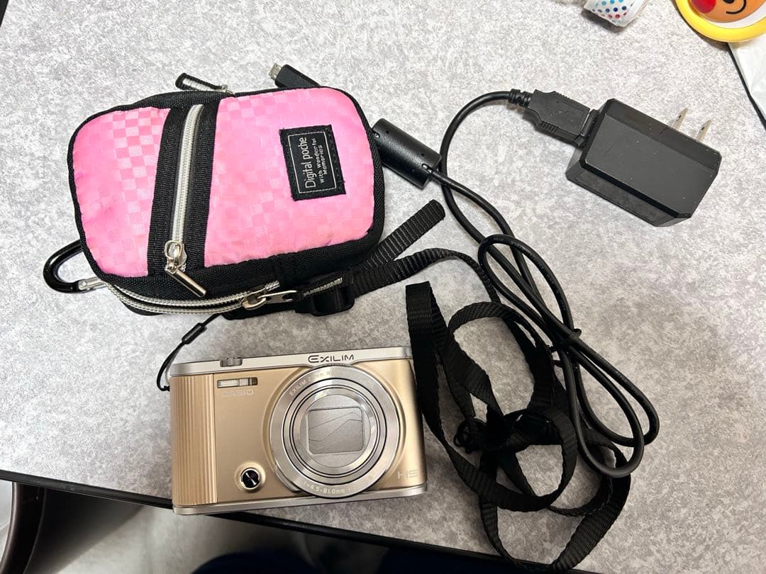 充電器&収納ケース付き】カシオコンパクトデジタルカメラ