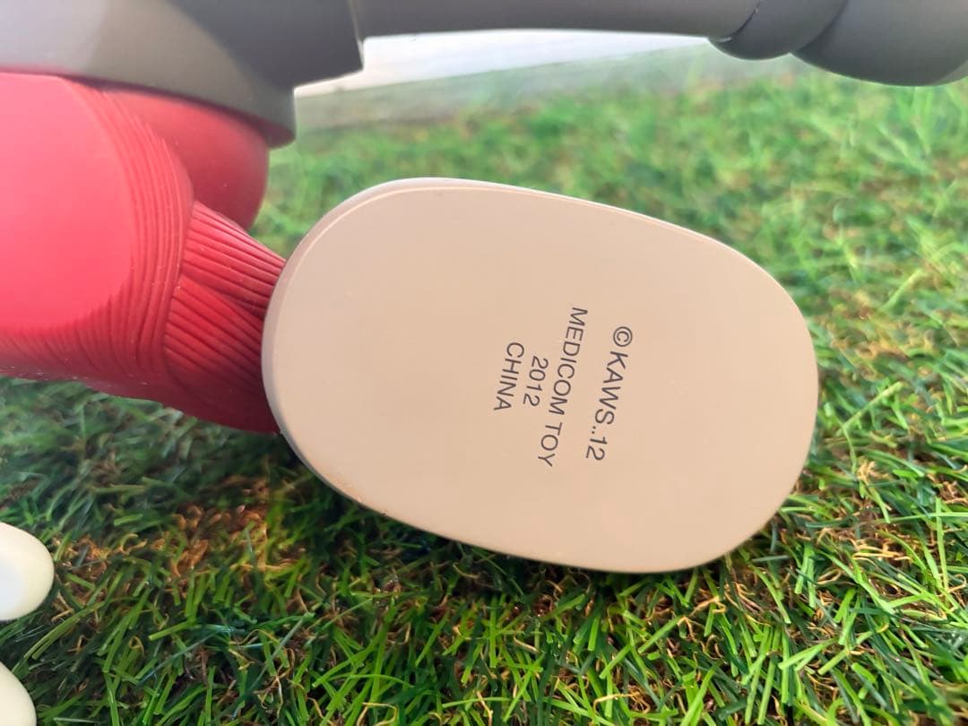 KAWS Resting Place Brownフィギュア 人体解剖 正規品 - メルカリ