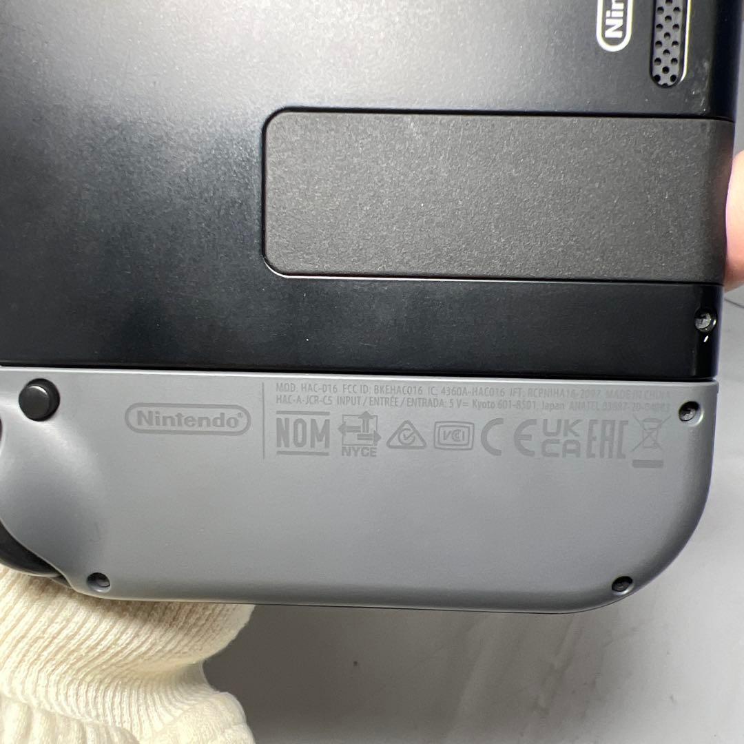 グレーのNintendo Switch本体、Joy-Con、ドック、充電器付き！ - メルカリ