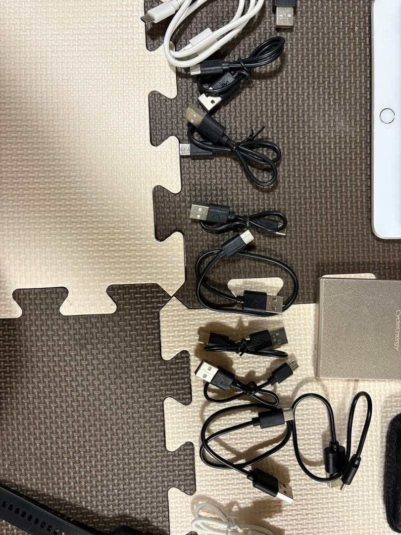 iPad本体とJBLスピーカー、イヤフォンセット