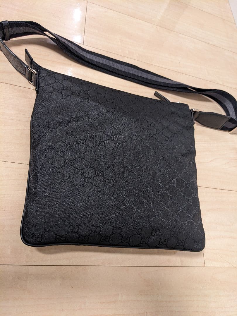 Gucci GGパターン ブラックショルダーバッグ