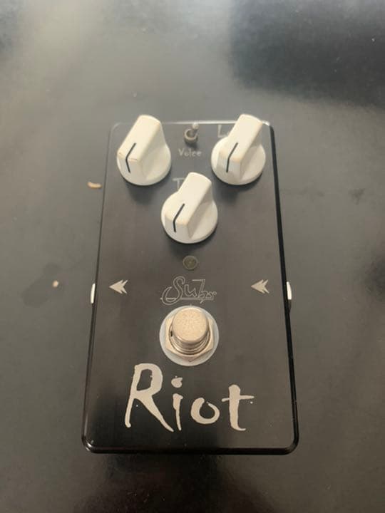 Suhr / Riot Distortion 限定黒色 (レア) - メルカリ