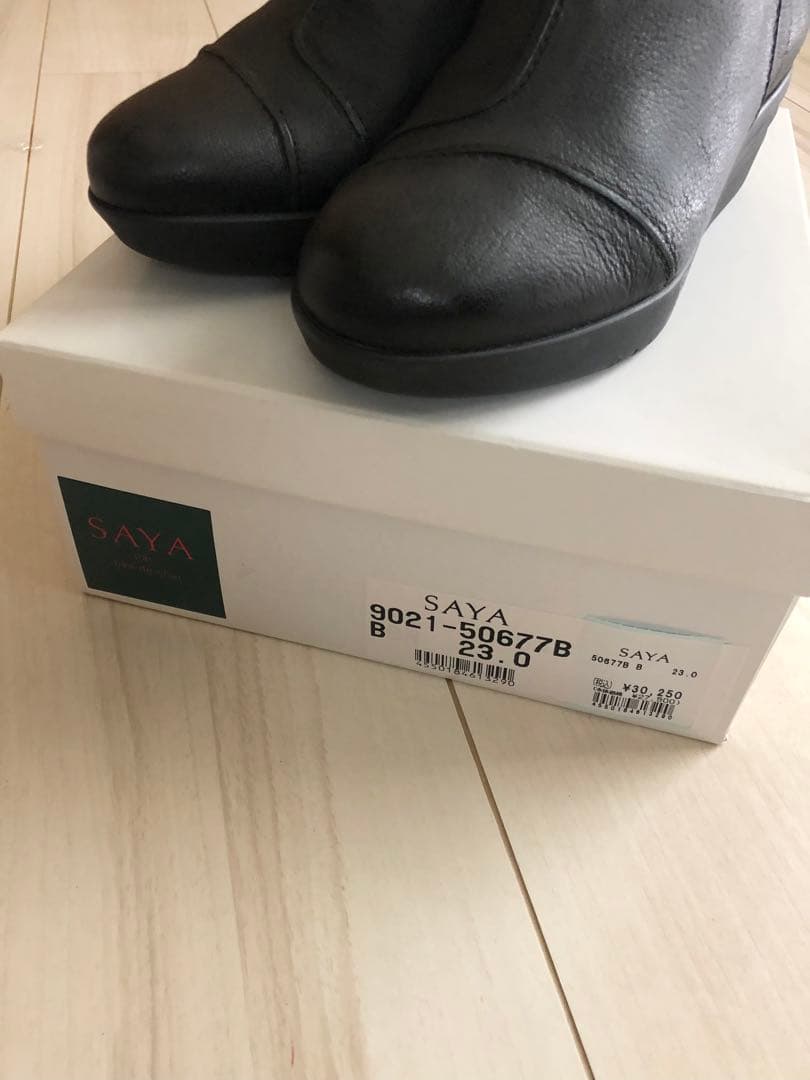 SAYA 新品 23cm サイドファスナーブーティ ヒールの高さ4.5cm