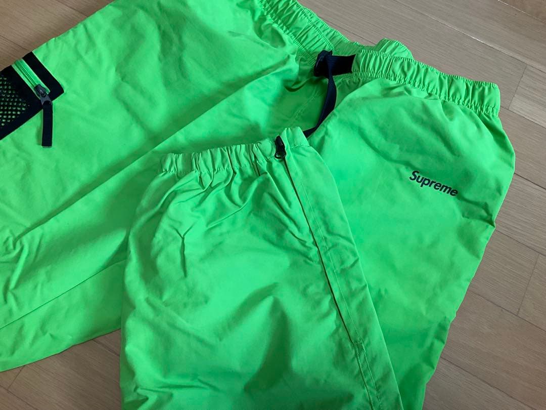 SUPREME xNIKEコラボ セットアップサイズ違い - メルカリ