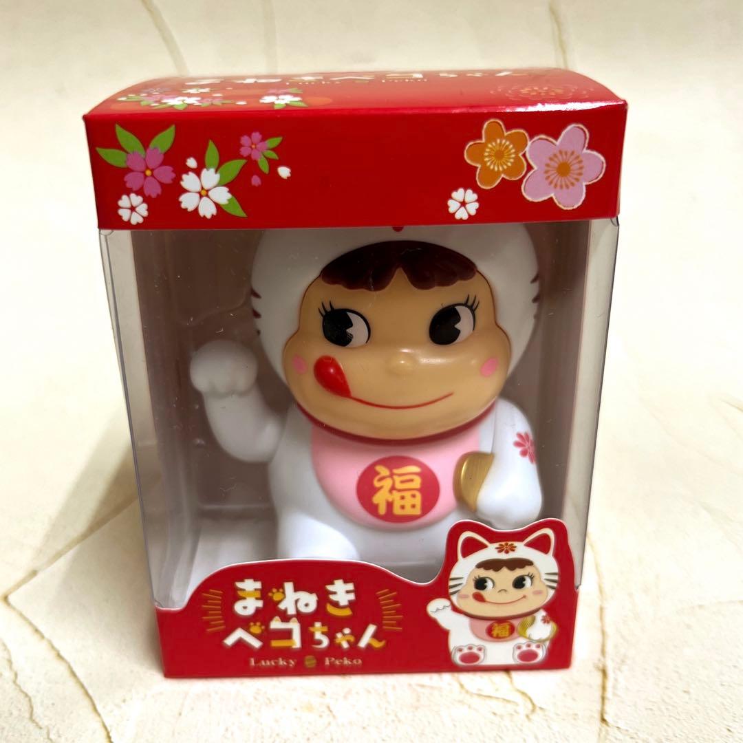 不二家 まねきペコちゃん 白 Lucky Peko 招き猫フィギュア - メルカリ