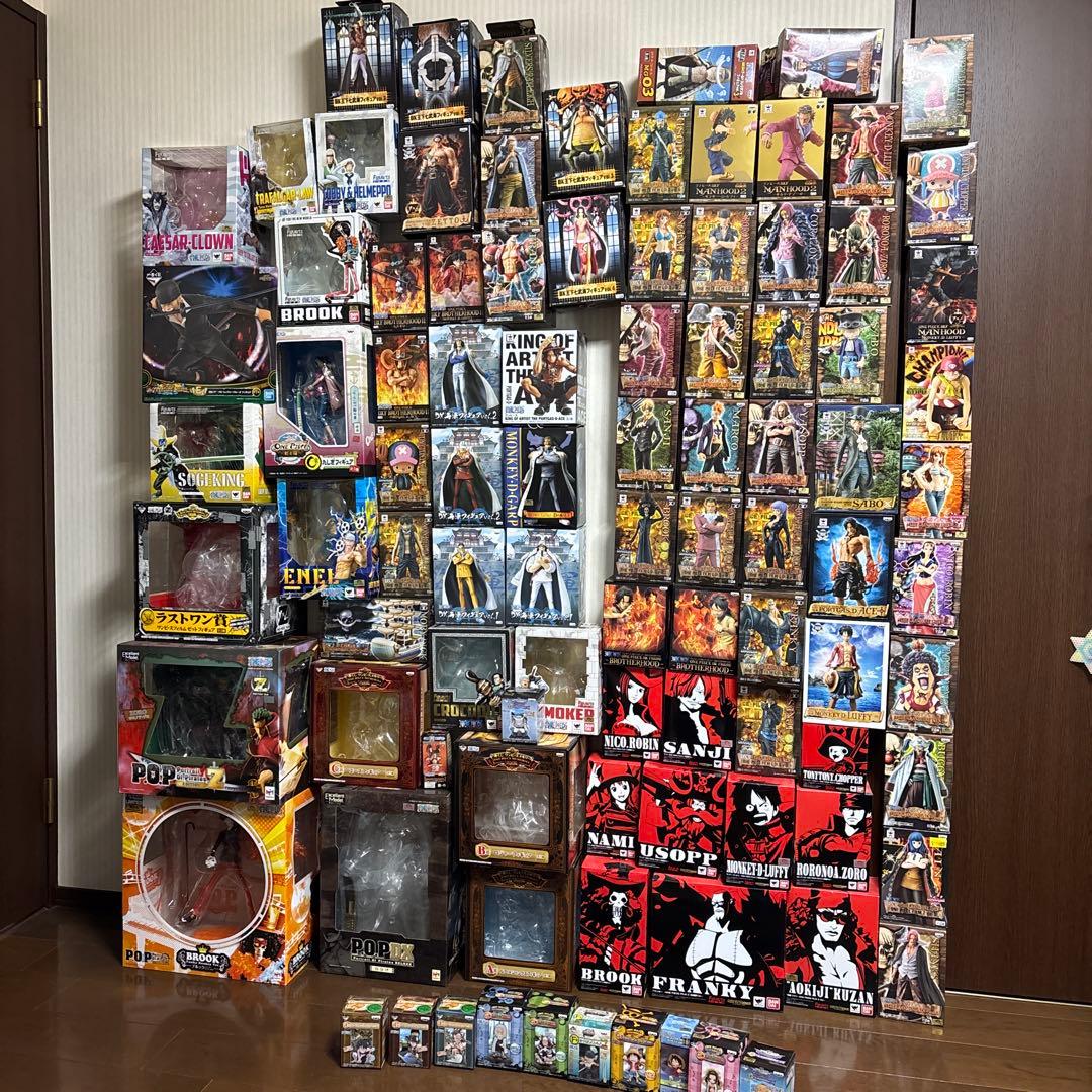 ワンピースフィギュア　フィギュアラックまとめ売り うわ21点まとめ売りとかやば…ニカルフィ入ってるじゃん羨ましすぎる