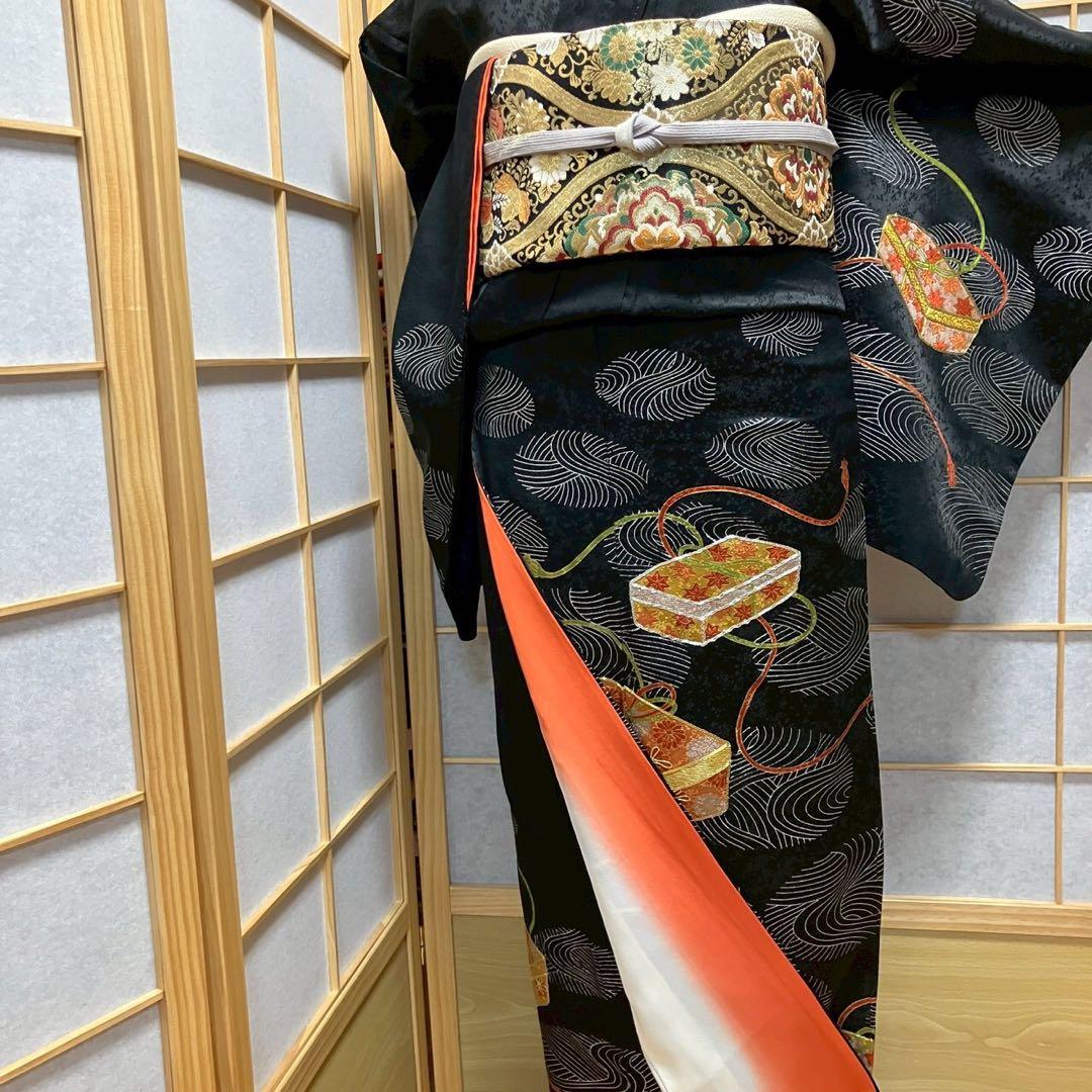 7521］訪問着 美品 文箱花文様 駒刺繍 黒 金彩 正絹 着物 袷 - メルカリ