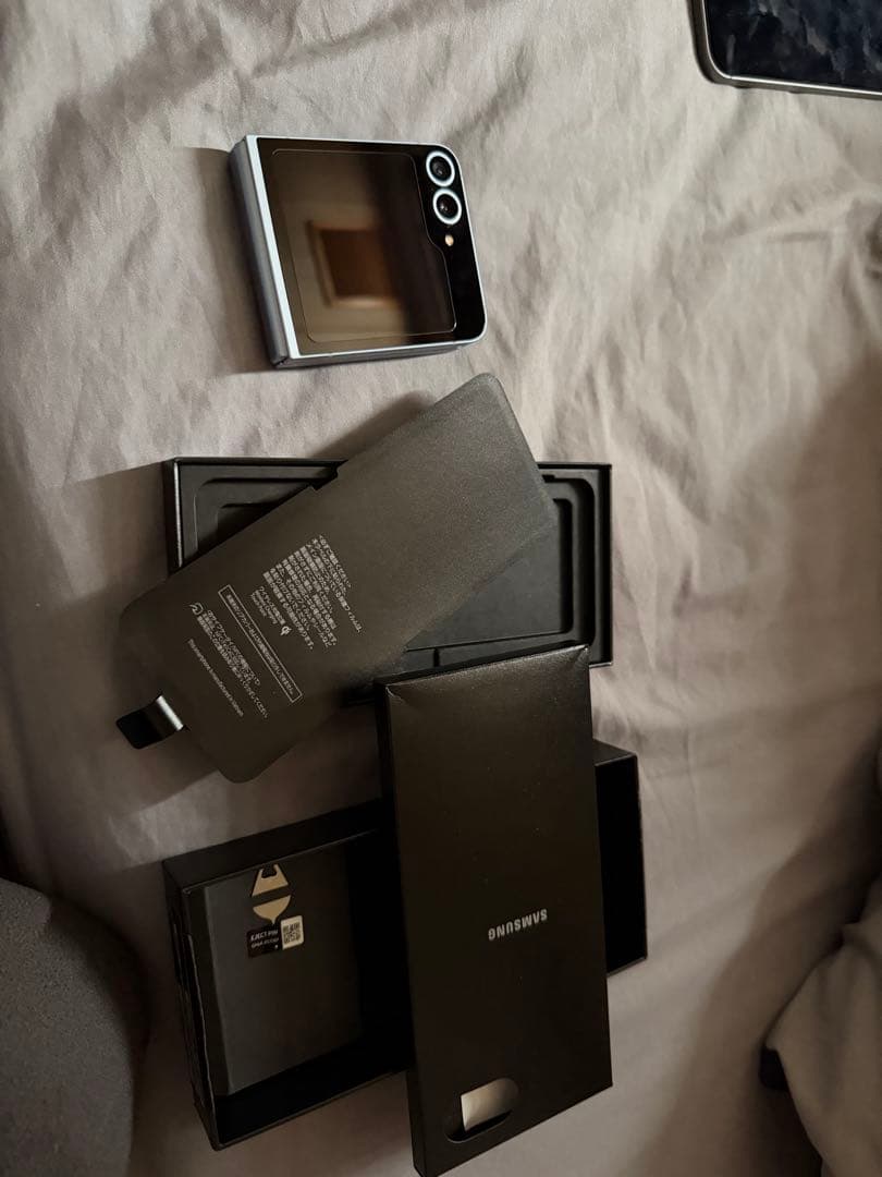 あ*る様 Samsung Galaxy Z Flip6 本体 Amazon.com: Samsung Galaxy Z Flip6, 256GB Unlocked Android