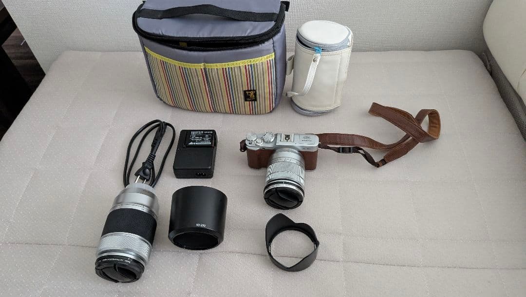 Fujifilm X-A1 ダブルレンズキット フジフイルム X-A1 ダブルズームレンズキット シルバー | ミラーレス一眼