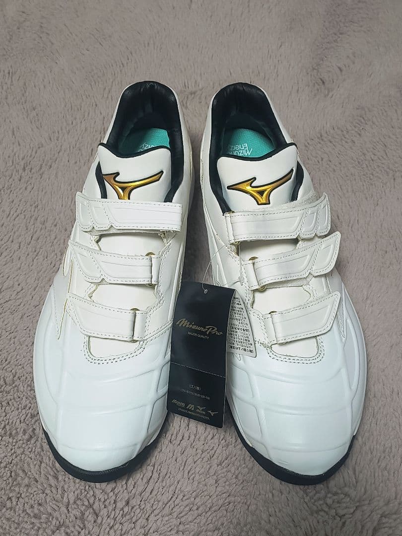 Mizuno トレーニングシューズ ウエーブライトレボランプロ　野球　白 ウエーブライトレボ - 軽さと柔らかさを追求した新感覚の野球スパイク