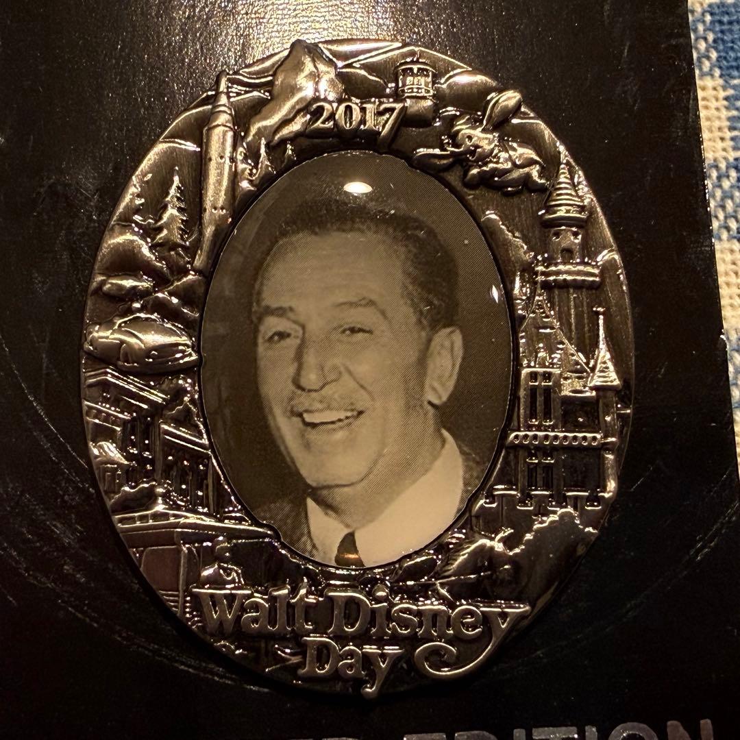 ウォルト ディズニー デー ピンバッジ - メルカリ