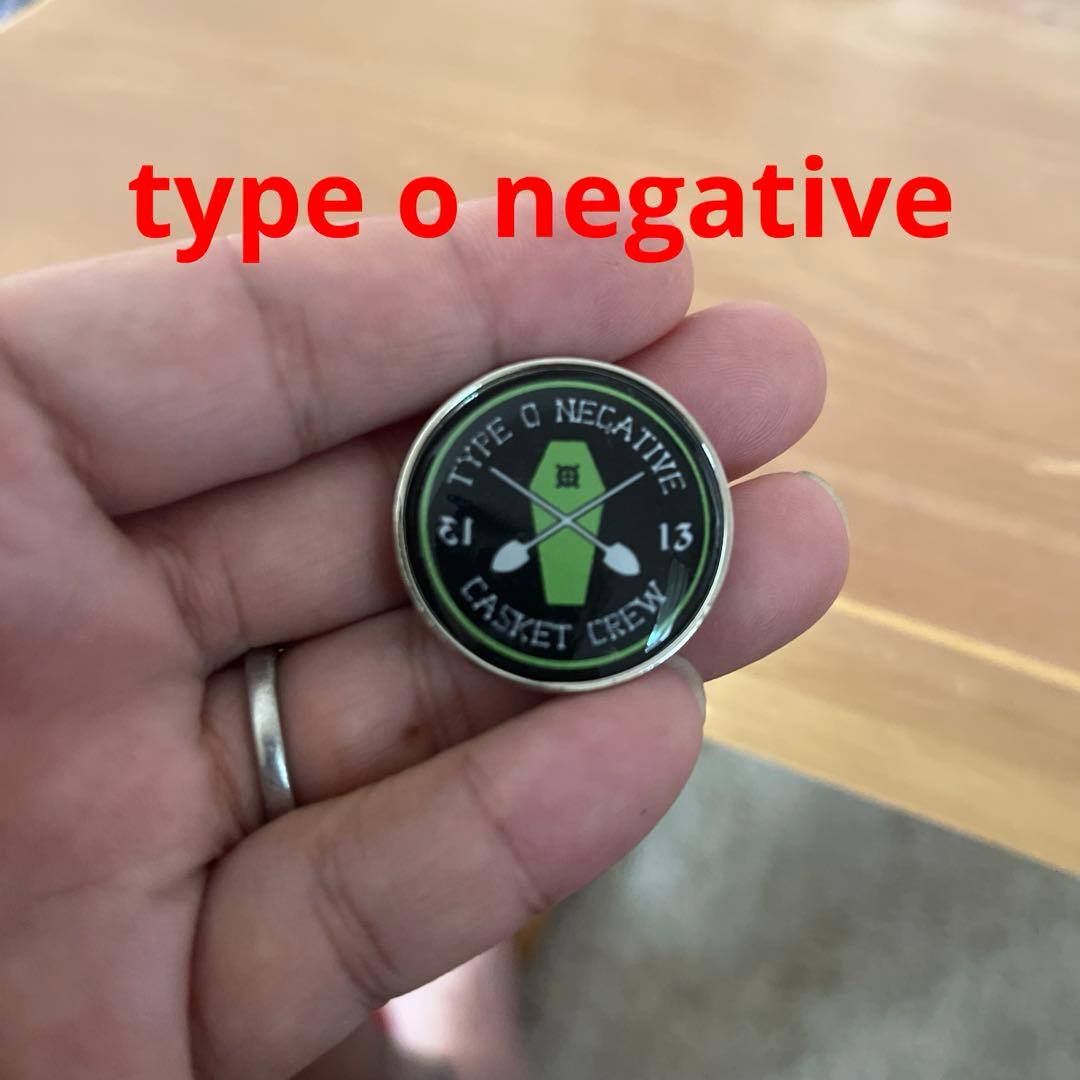 type o negative ピンバッジ carnivor - メルカリ