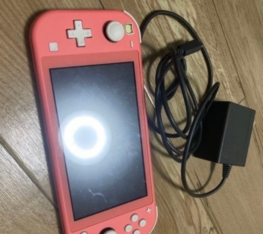 Nintendo Switch LITE 充電器付き ピンク色のSwitch Lite です。コロナ