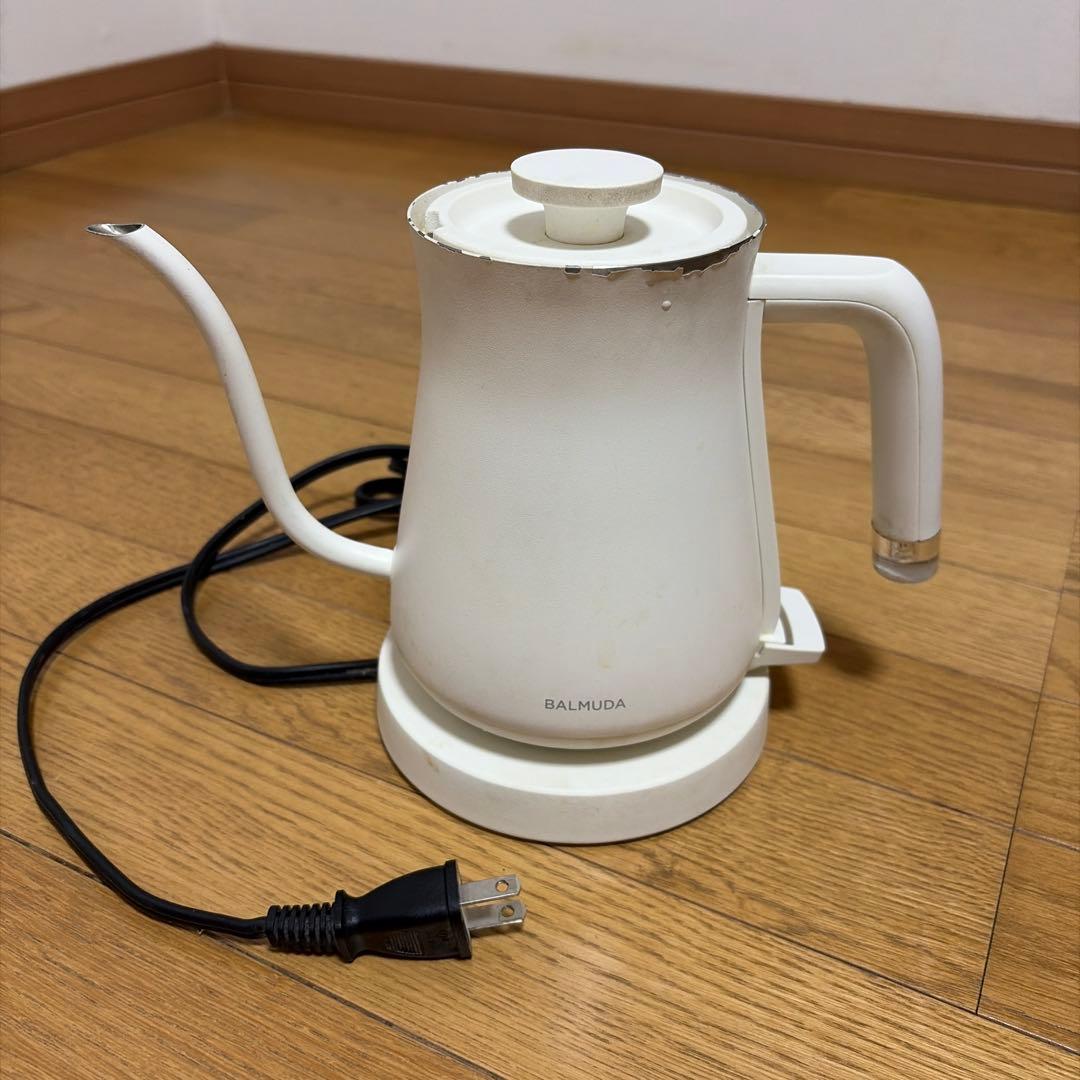 ジャンク品】BALMUDA バルミューダ 電気ケトル ホワイト - メルカリ