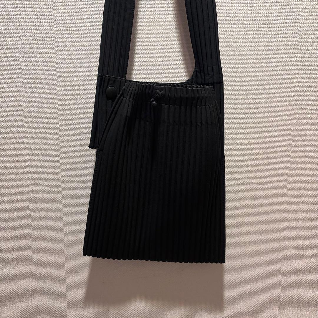 オムプリッセ イッセイミヤケ POCKET CROSSBODY BAG 黒 - メルカリ