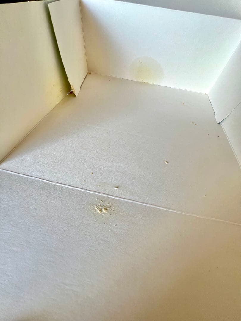 ラデュレとピエールエルメのフェーヴと王冠feve2026オマケ付 - メルカリ