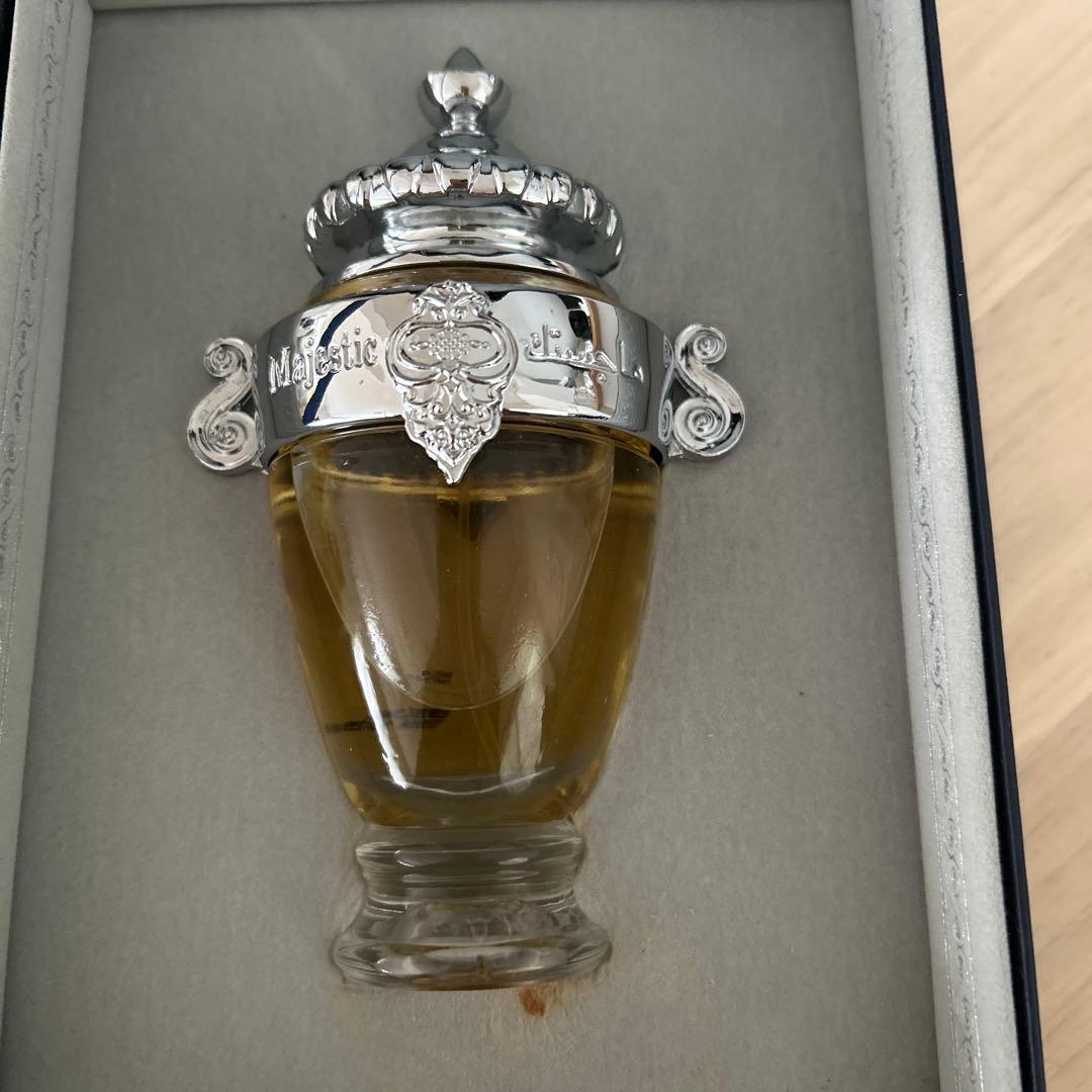 ユニセックス香水 装飾的な蓋付き瓶 展示作品の御紹介:カメオ飾り香水瓶セット | 箱根ガラスの森美術館