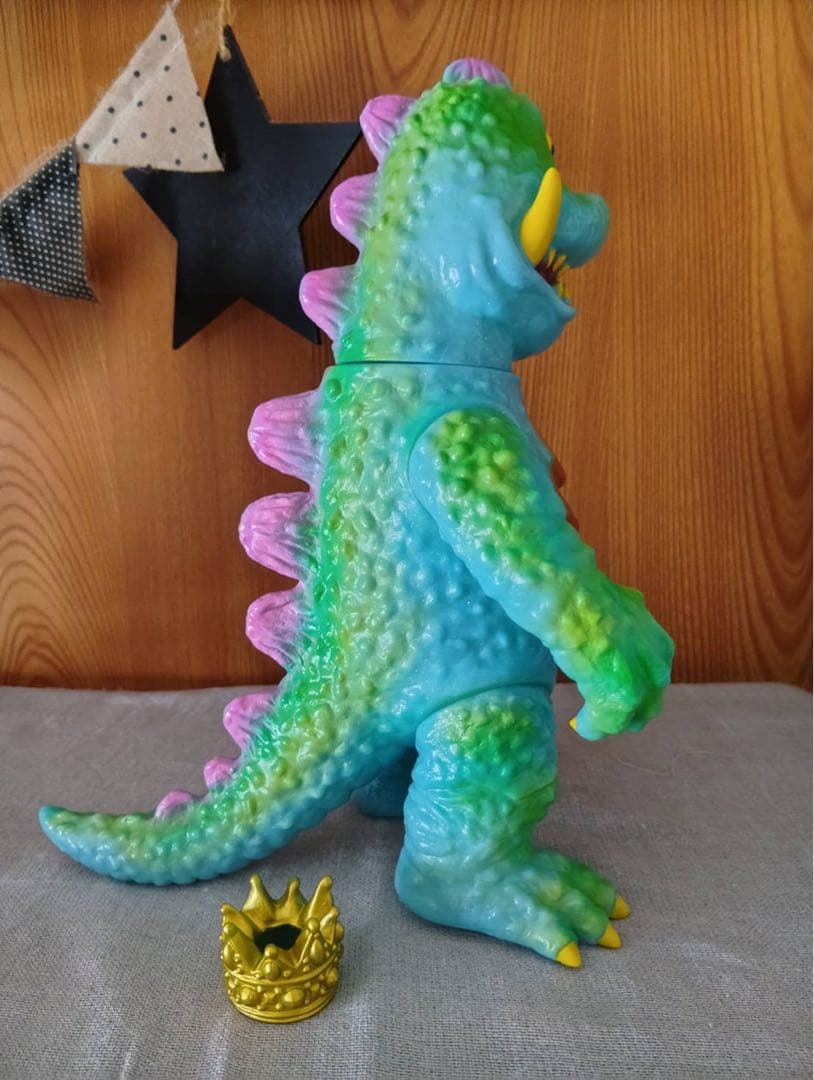 ピコピコ怪獣大王ソフビ - メルカリ