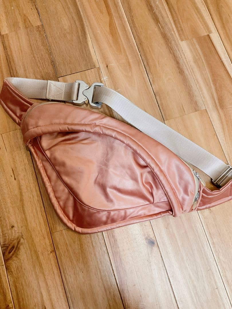 ハトラ　目バッグ　ボディバッグ hatra ハトラ body Bag [PINK]_
