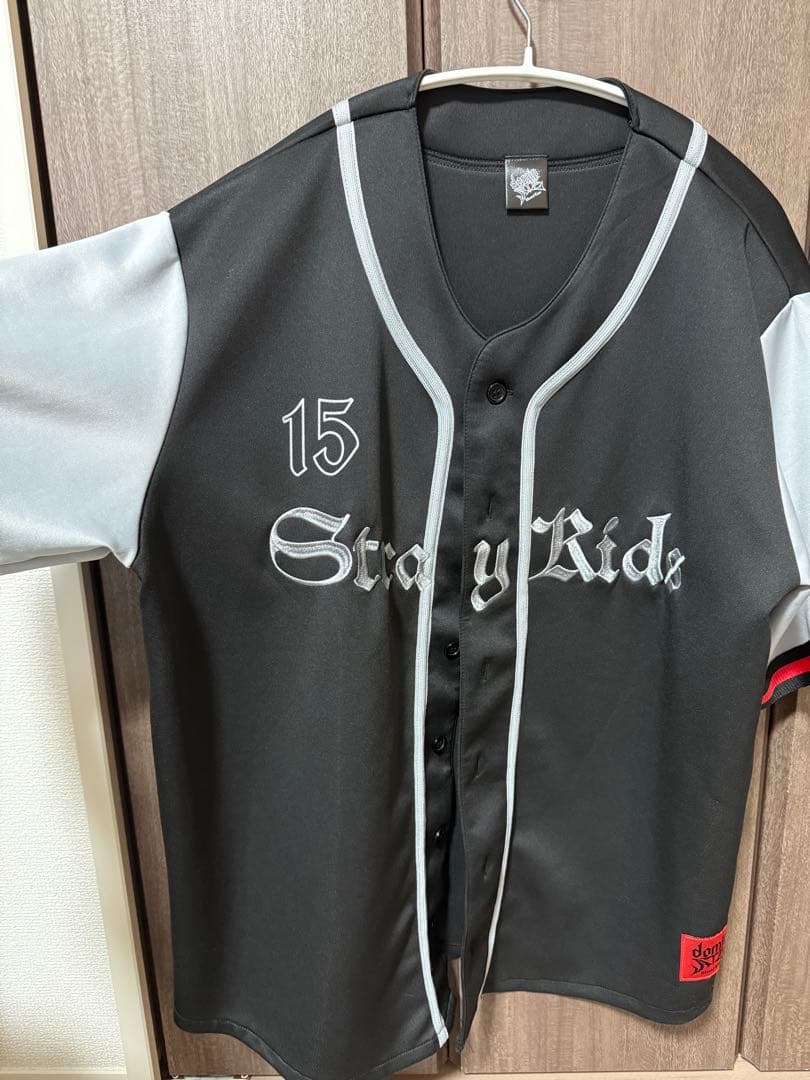 StrayKids スキズ dominATEフィリックス ユニフォームTシャツ - メルカリ