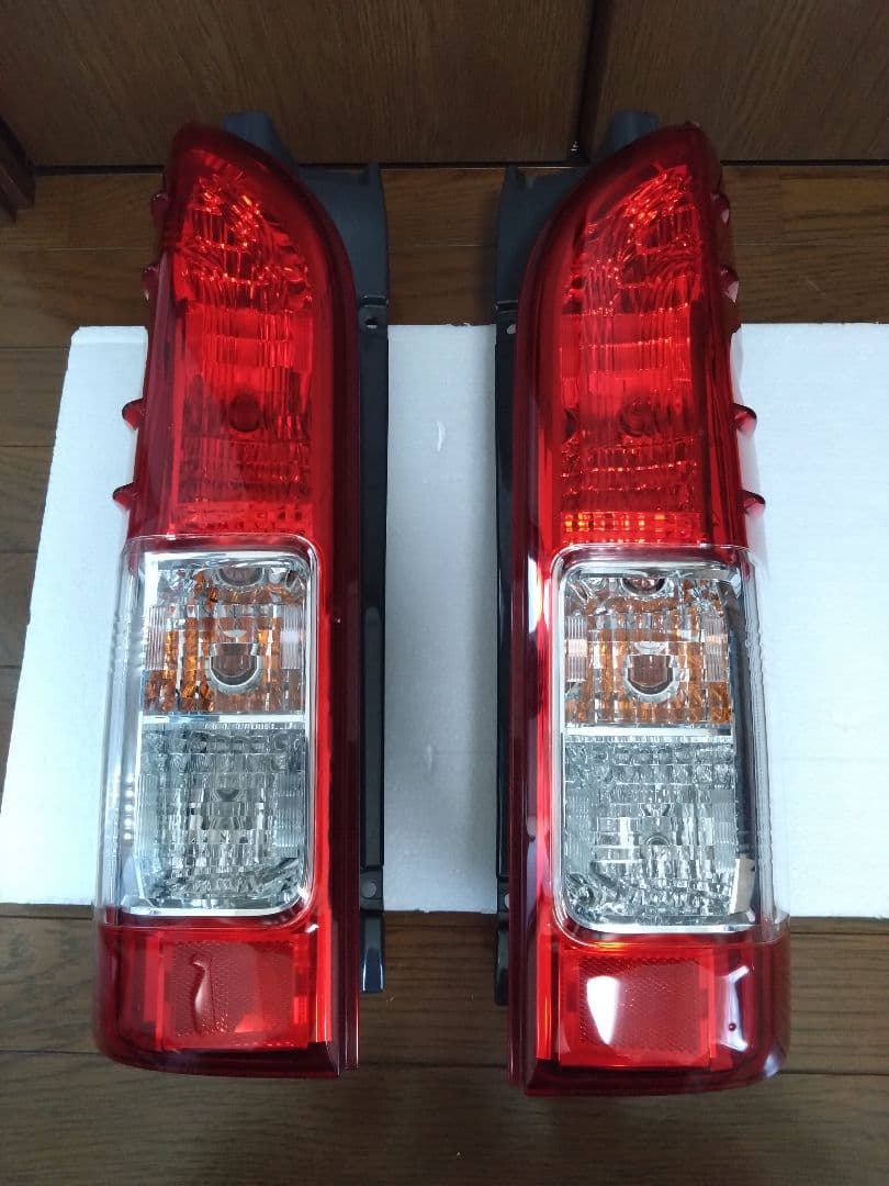 トヨタ　ハイエース　純正　テールランプ ハイエース トヨタ 純正 タイプ テールライト テールランプ 車検 対応
