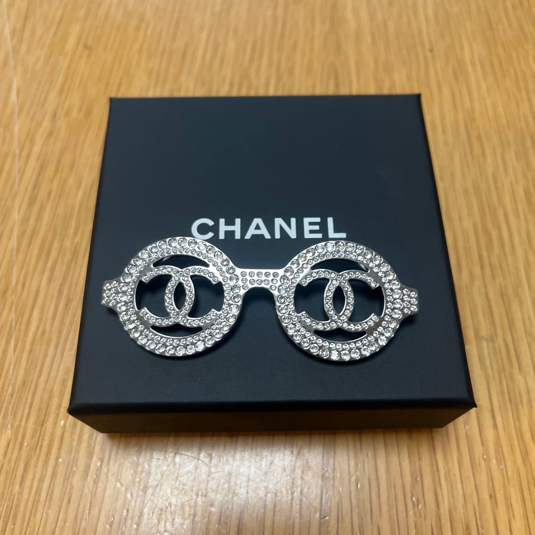 CHANEL サングラス型ブローチ B17 CHANEL サングラス型ブローチ B17