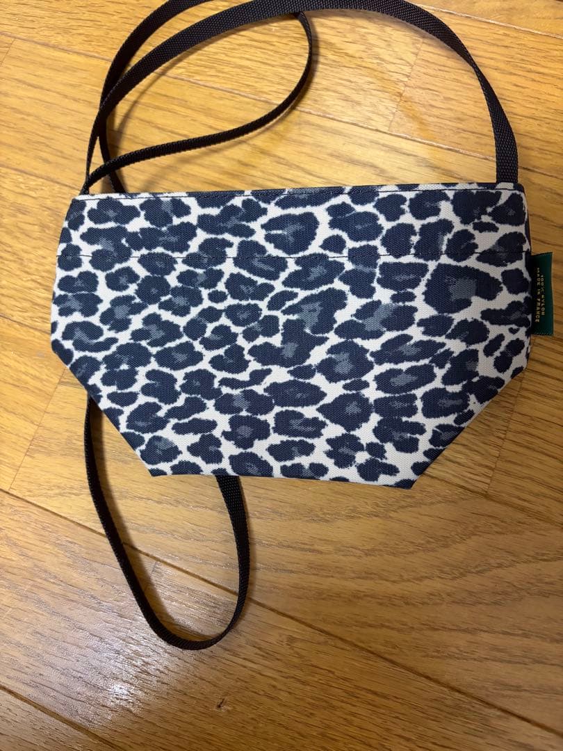 エルベシャプリエ ナイロン舟型ショルダーバッグXS パンサーブラン