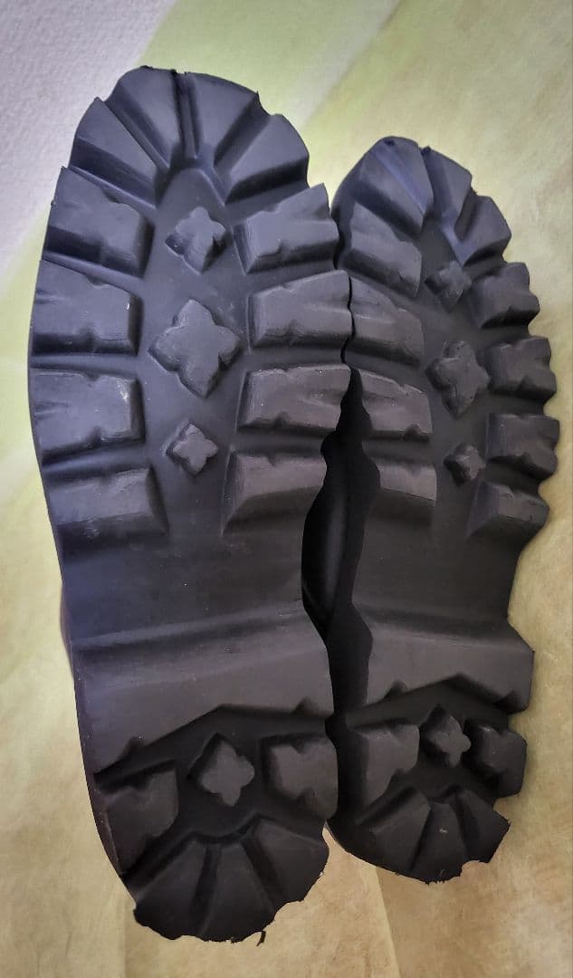 HIMIKO 黒トラックソールフロントジップブーツ