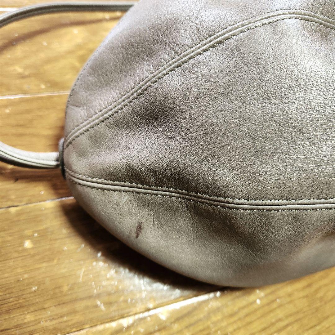 ヨーガンレール ラグビーボールショルダーバッグ グレージュ - メルカリ