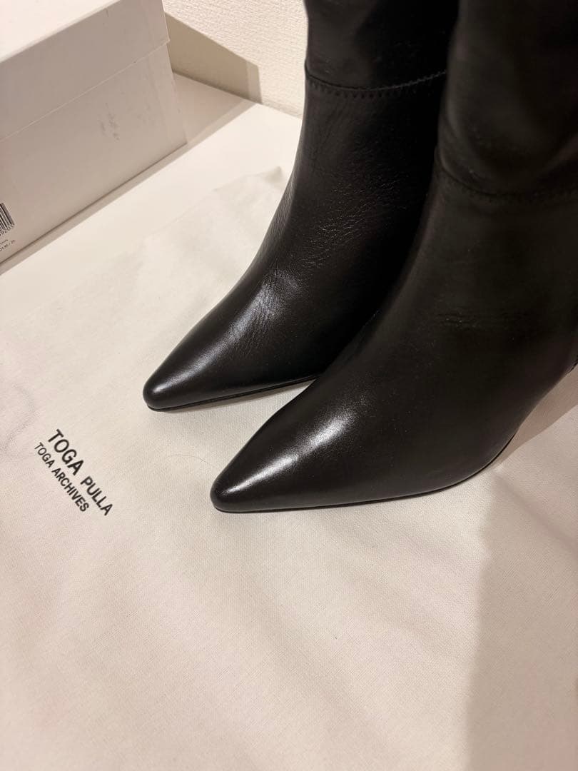 TOGA PULLA トーガ スタッズ シルバーポリッド ブーツ - メルカリ