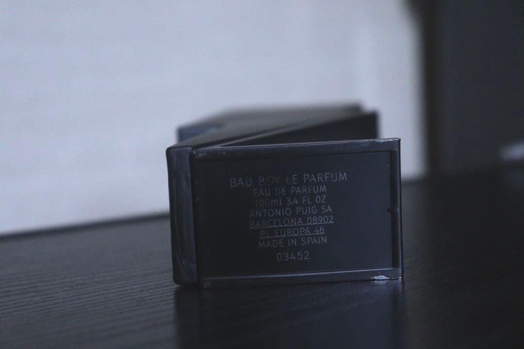 残量9割 キャロライナヘレラ バッドボーイ ル パルファム100ml - メルカリ