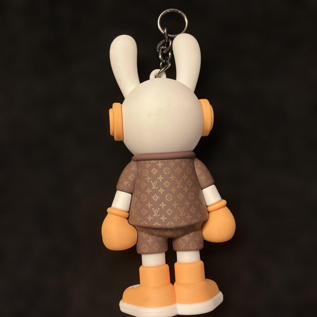 LOUIS VUITTON【ルイヴィトン】うさぎキーホルダー ノベルティ - メルカリ