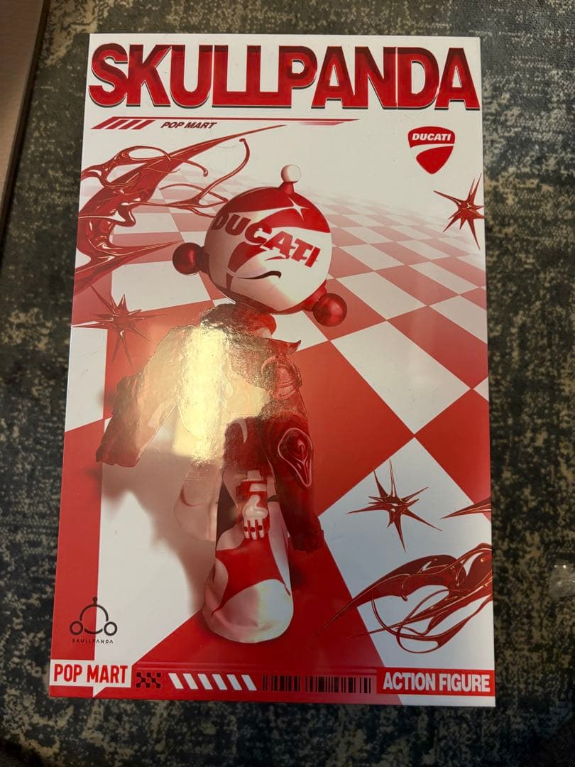 Skullpanda アクションフィギュア Ducati コラボ popmart SKULLPANDA × DUCATI 1/6 Action Figure - POP MART (United States)