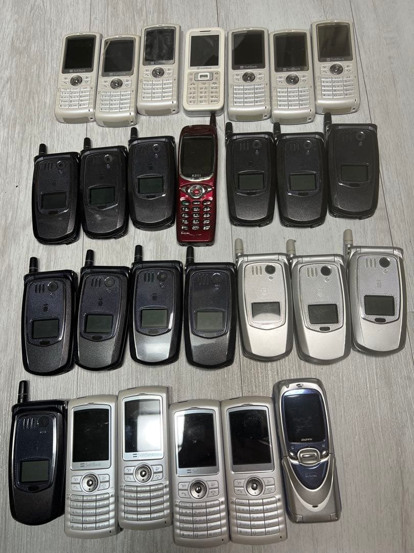ガラケー　27台まとめ売り　ジャンク ガラケー 27台まとめ売り ジャンク Yahoo!オークション -「ジャンク