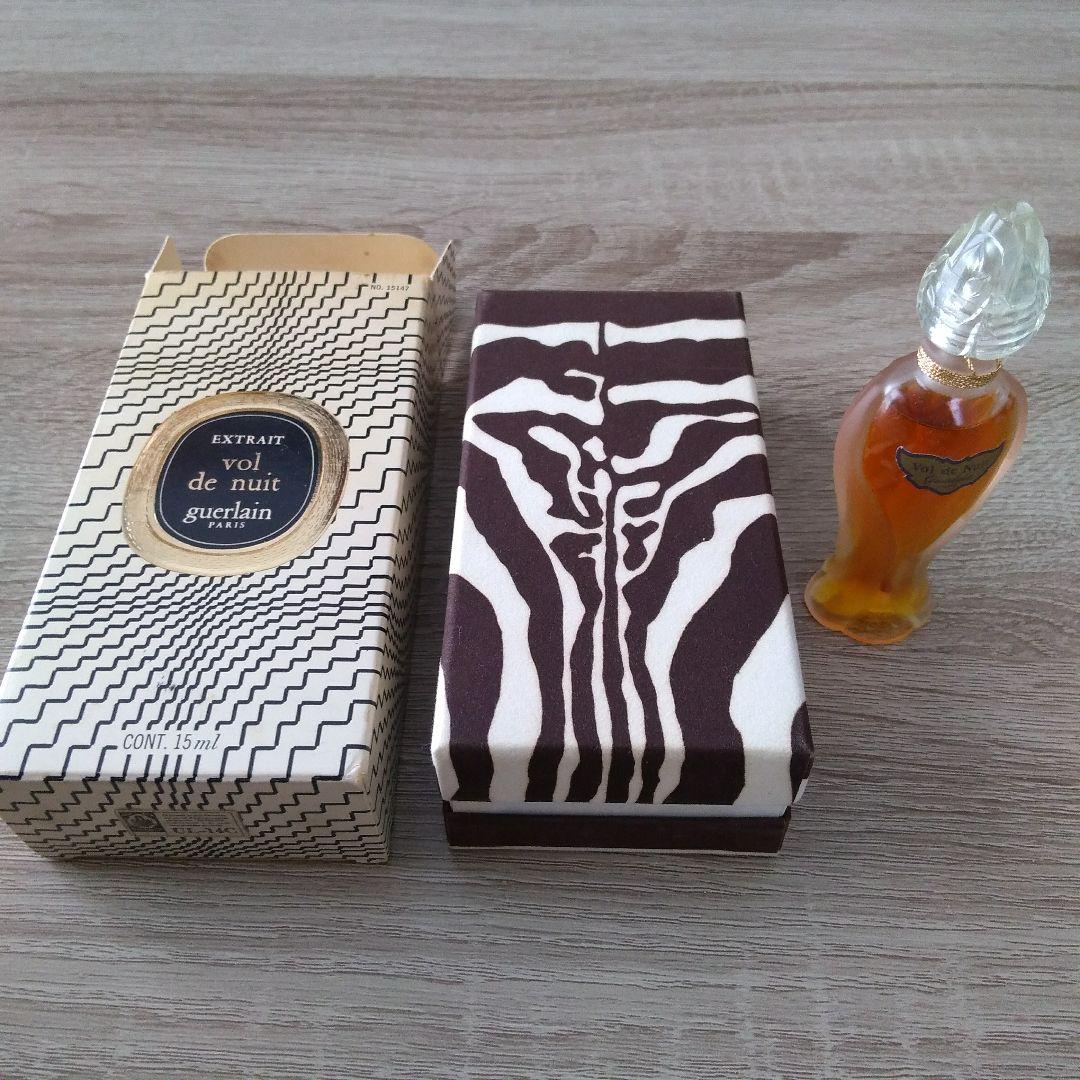 薔薇 つぼみ GUERLAIN vol.de nuit 香水 夜間飛行 □GUERLAIN ゲラン